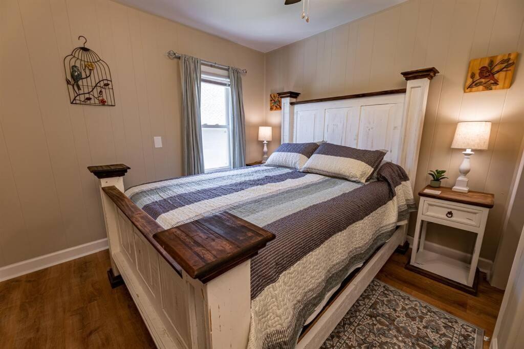 The Cardinal Nest A Cozy Cottage On Main St Saint Charles المظهر الخارجي الصورة